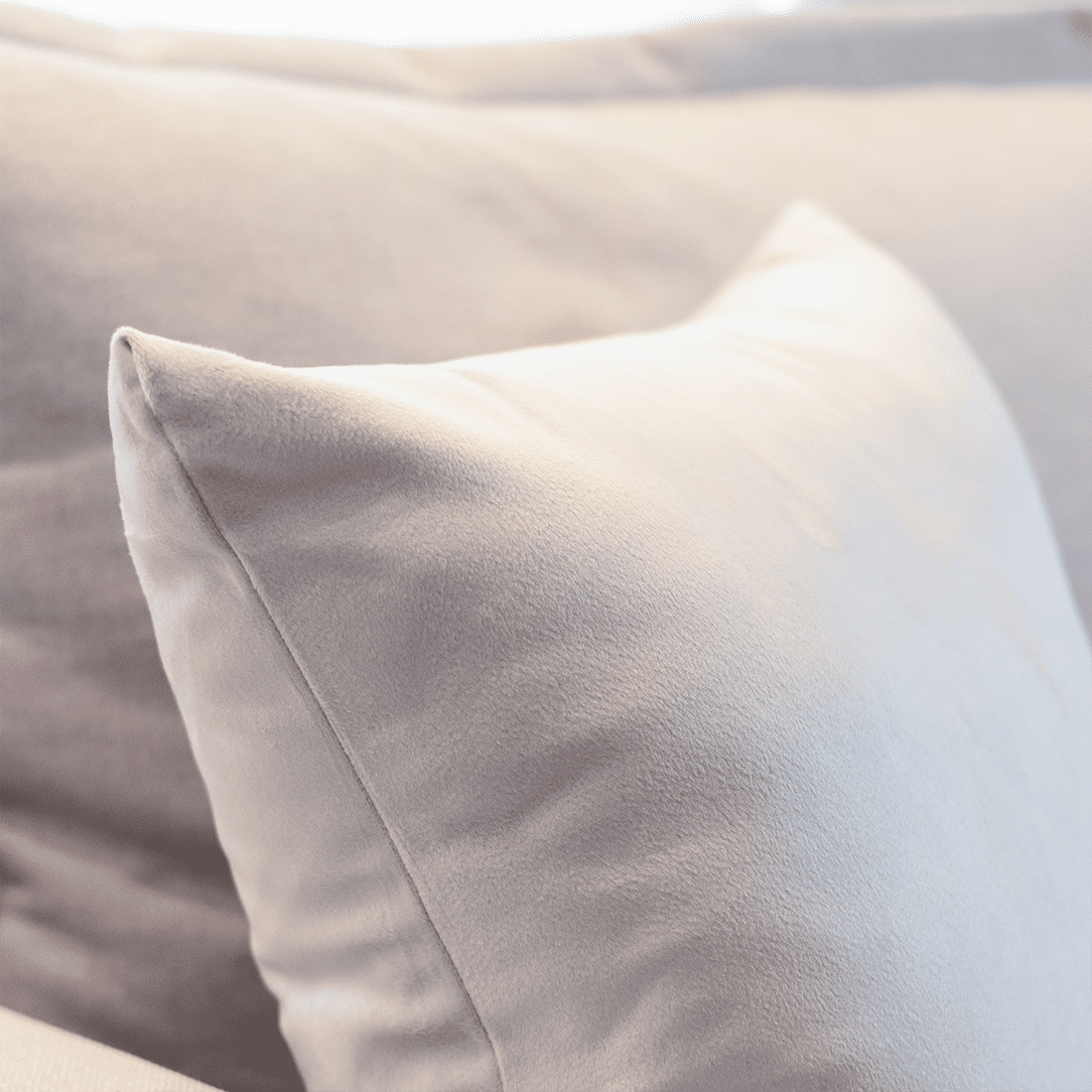 Capa de Almofada Veludo Premium Decorativa - Off White Gelo 50cm x 50cm Capa de Almofada Veludo Premium Decorativa - Off White Gelo 50cm x 50cm