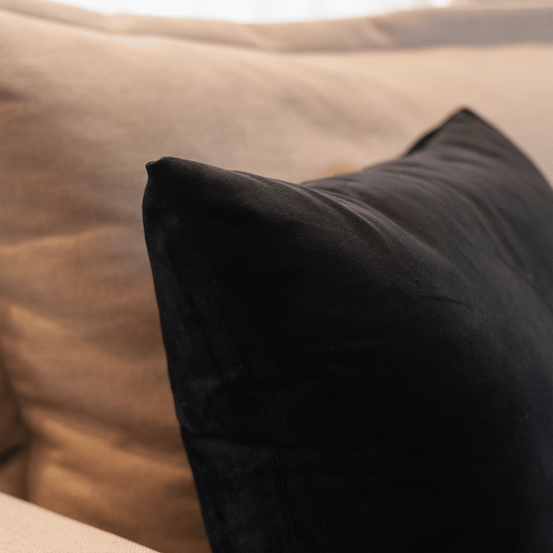 Capa de Almofada Veludo Premium Decorativa - Preto 45cm x 45cm