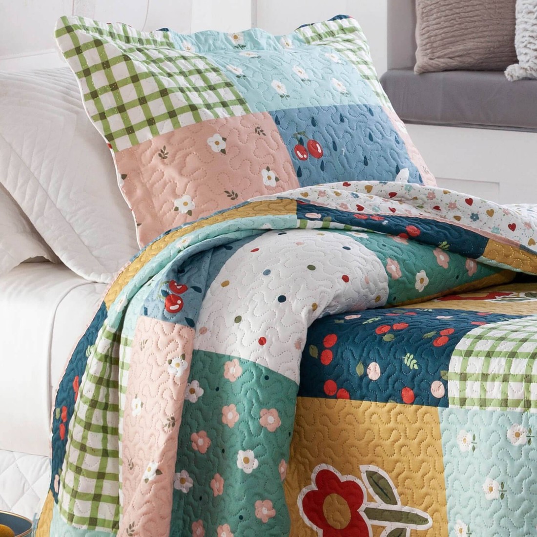 Kit 1 Cobre Leito Colcha Solteiro 2 Peças Bouti Matelassê Jardim Patchwork Infantil Kit 1 Cobre Leito Colcha Solteiro 2 Peças Bouti Matelassê Jardim Patchwork Infantil