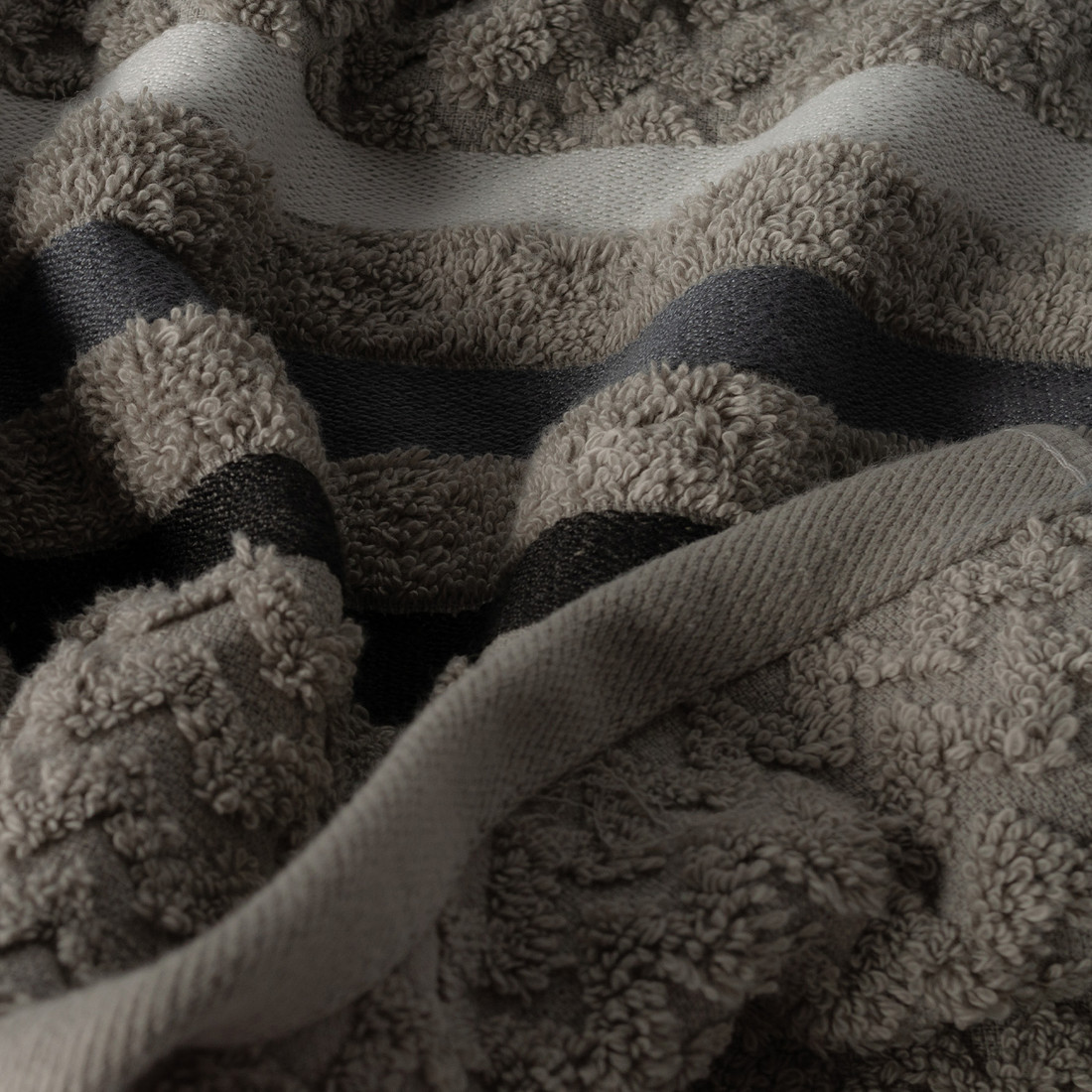 Jogo de Toalha 4 Peças Trento - Cinza Jogo com Banhão Jogo de Toalha 4 Peças Trento - Cinza Jogo com Banhão