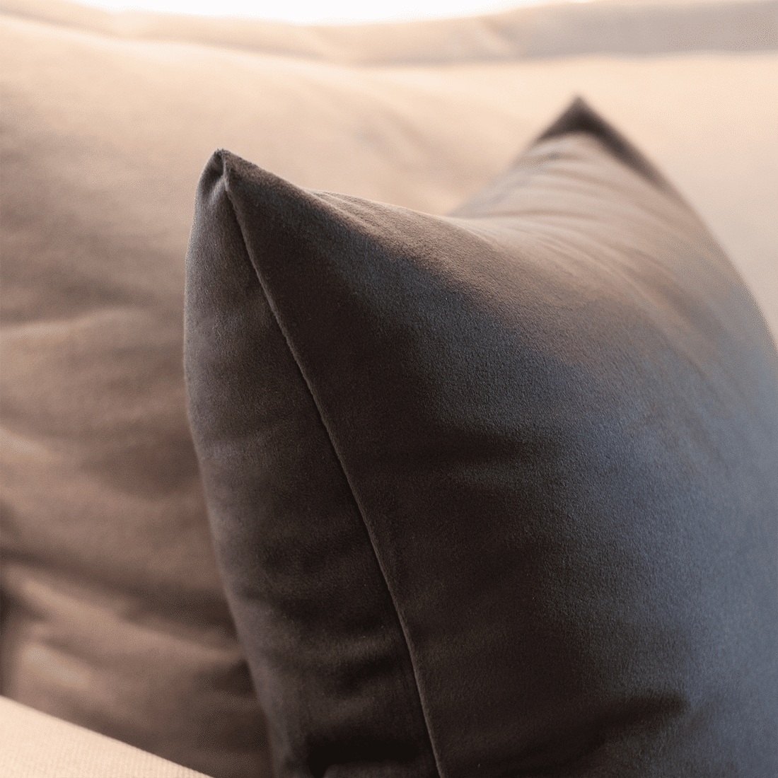 Capa de Almofada Veludo Premium Decorativa - Chumbo 30cm x 50cm