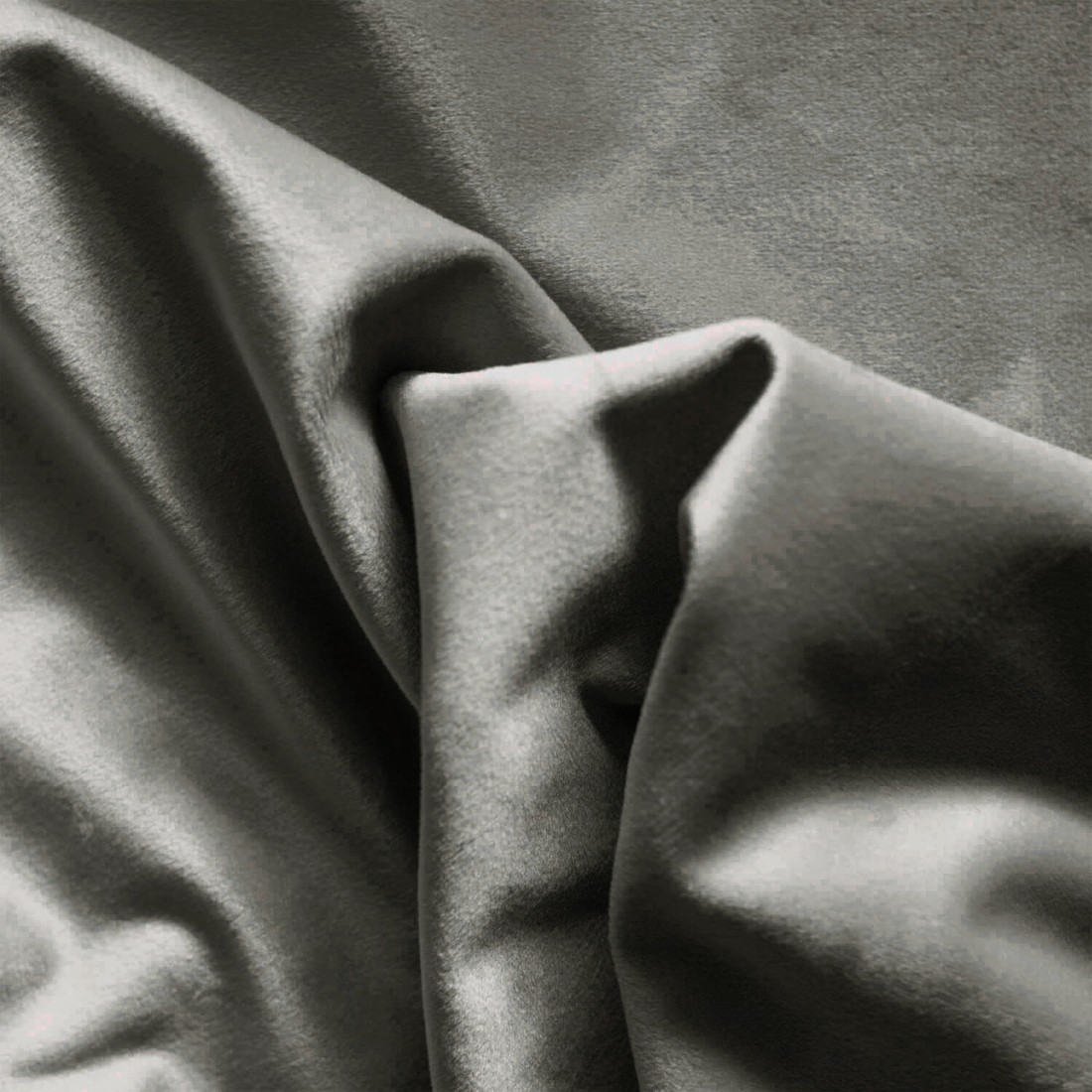 Capa de Almofada Veludo Lisa 45cm x 45cm - Cinza Chumbo Capa de Almofada Veludo Lisa 45cm x 45cm - Cinza Chumbo