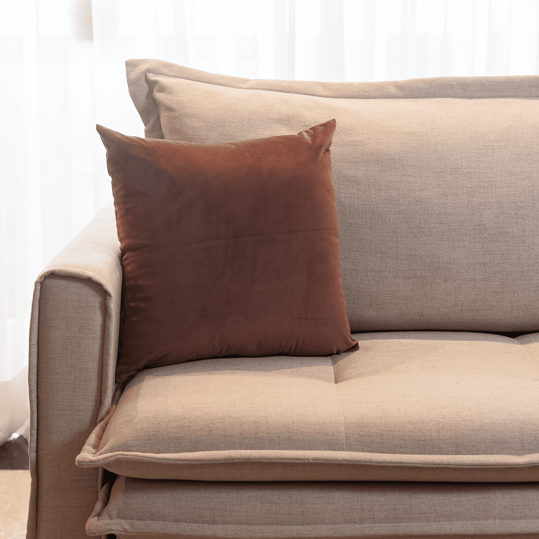 Capa de Almofada Veludo Premium Decorativa - Marrom Amendoa 45cm x 45cm Capa de Almofada Veludo Premium Decorativa - Marrom Amendoa 45cm x 45cm