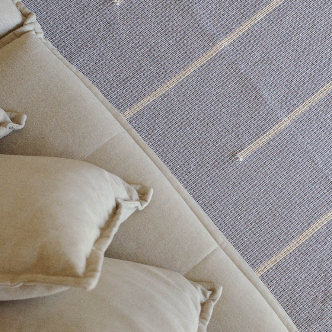 Tapete Artesanal Trama Basic de Sala Listras Cinza 200x300