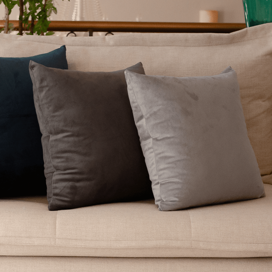 Capa de Almofada Veludo Premium Decorativa - Cinza Arcade 50cm x 50cm Capa de Almofada Veludo Premium Decorativa - Cinza Arcade 50cm x 50cm