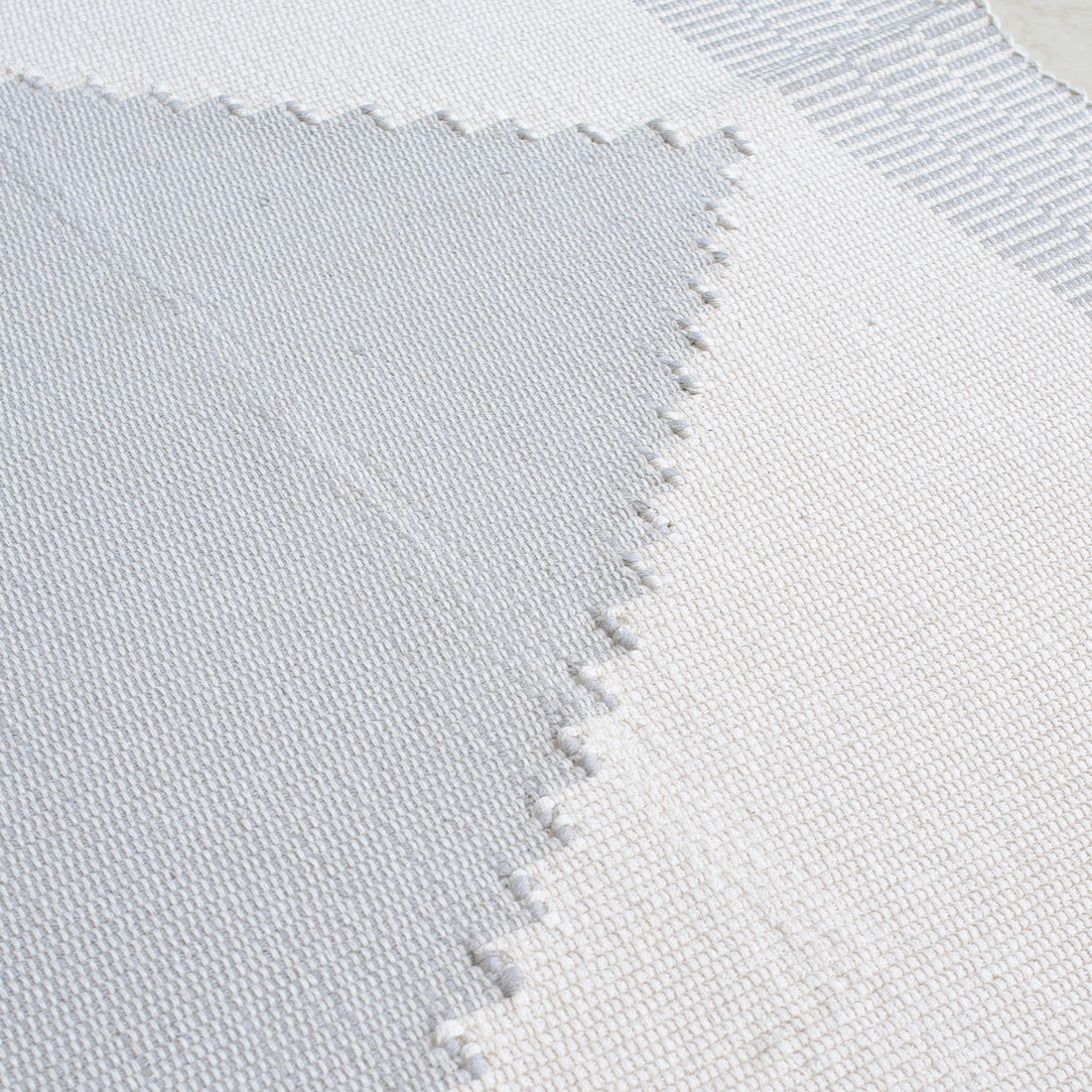 Tapete Passadeira 80cm x 1,50cm Artesanal Bico Cru Tapete Passadeira 80cm x 1,50cm Artesanal Bico Cru