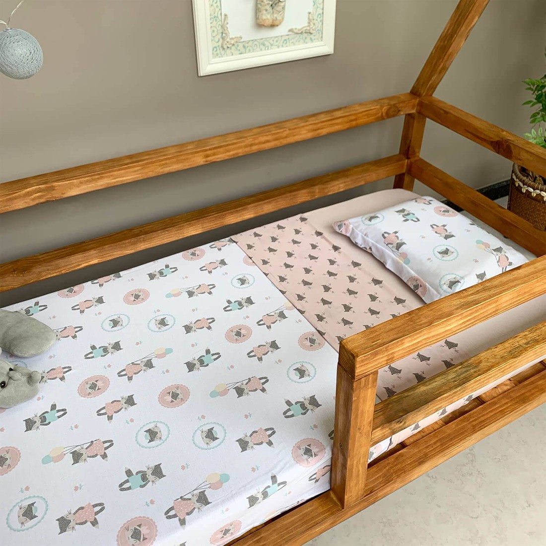 Jogo de Lençol para Berço de 3 Peças Fio Penteado Contos de Cordel - Atlântica Jogo de Lençol para Berço de 3 Peças Fio Penteado Contos de Cordel - Atlântica