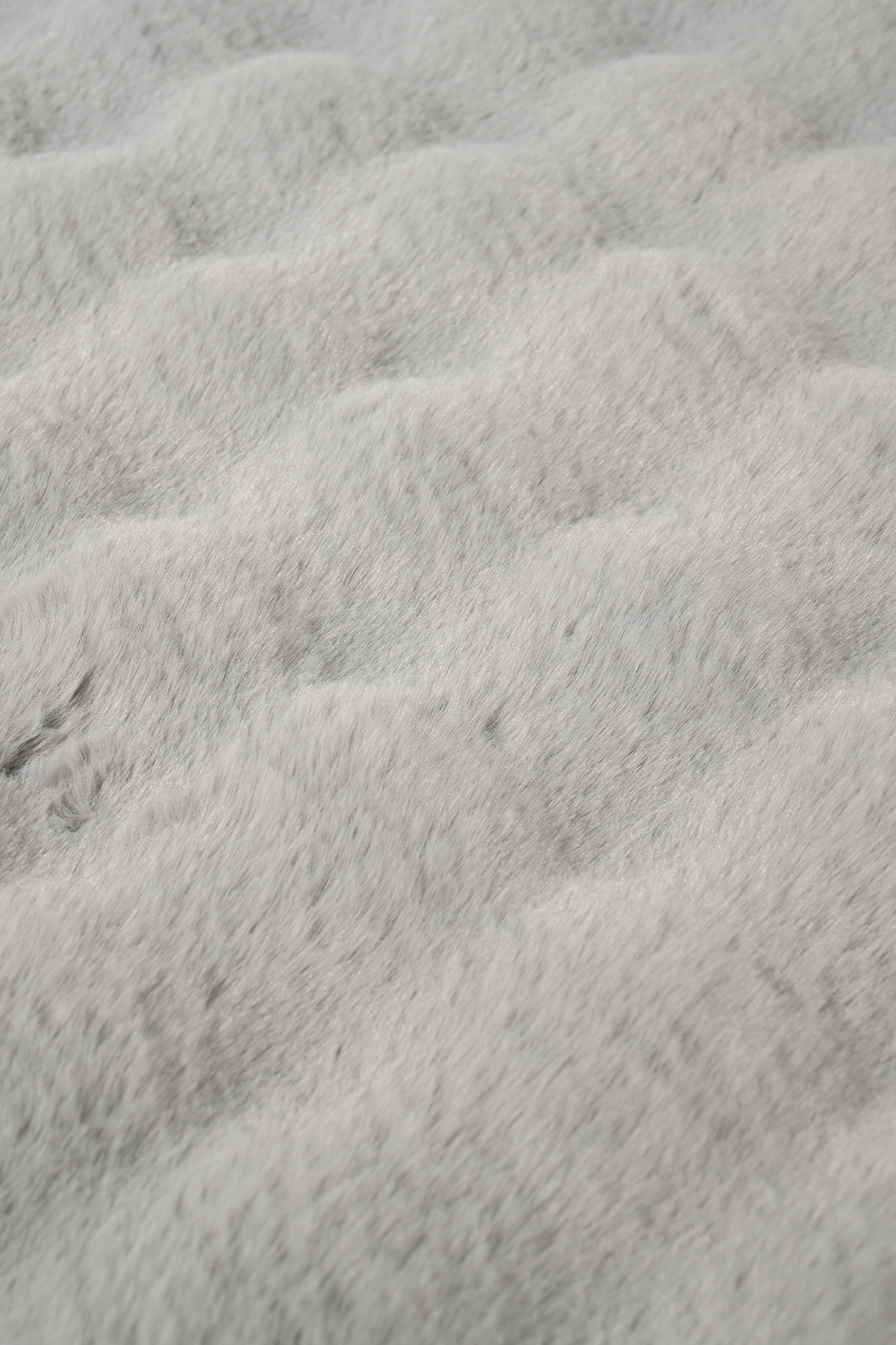 Tapete Pele de Coelho Livy Prata 100x150 Tapete Pele de Coelho Livy Prata 100x150