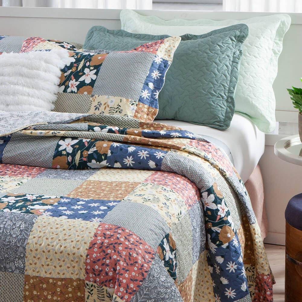 Kit 1 Cobre Leito Colcha King 3 Peças Bouti Matelassê e 2 Porta Travesseiros - Katarina Kit 1 Cobre Leito Colcha King 3 Peças Bouti Matelassê e 2 Porta Travesseiros - Katarina