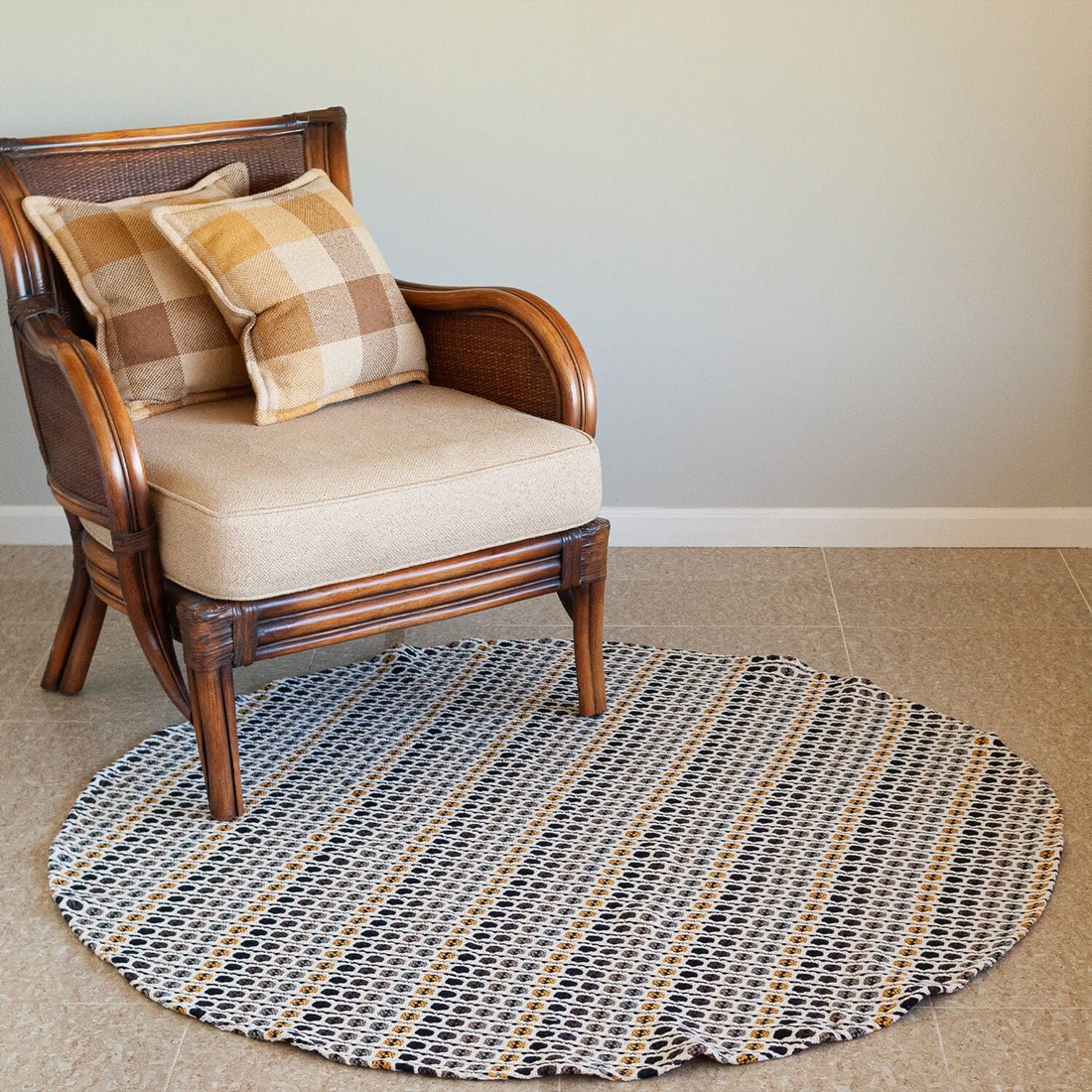 Tapete para Sala de Algodão Indiano Preto e Mostarda Color Redondo 1,5m Tapete para Sala de Algodão Indiano Preto e Mostarda Color Redondo 1,5m