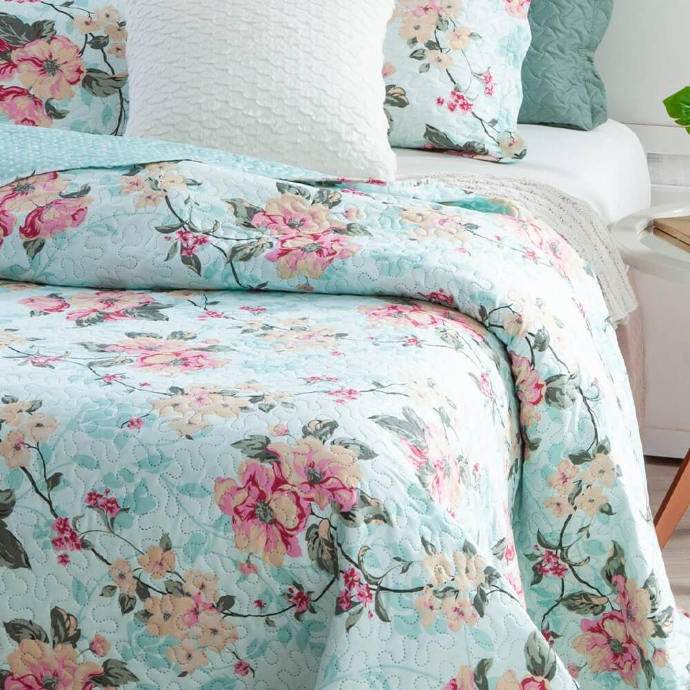 Kit 3 Peças Cobre leito Casal Bouti Microfibra Ultrasonic Estampada + 2 Porta-travesseiros - Liv Kit 3 Peças Cobre leito Casal Bouti Microfibra Ultrasonic Estampada + 2 Porta-travesseiros - Liv