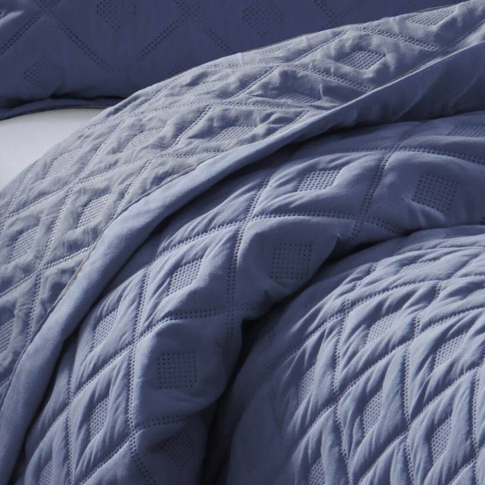 Kit 1 Colcha Queen Boutis Microfibra Ultrasonic + 2 Porta-Travesseiros Marinho Kit 1 Colcha Queen Boutis Microfibra Ultrasonic + 2 Porta-Travesseiros Marinho