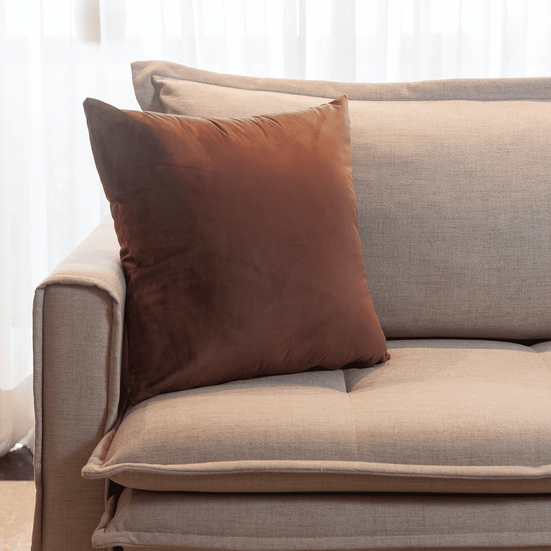 Capa de Almofada Veludo Premium Decorativa - Marrom Amendoa 50cm x 50cm