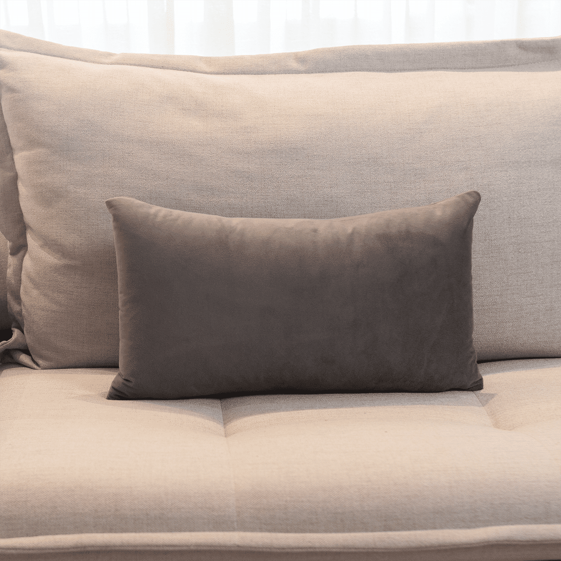 Capa de Almofada Veludo Premium Decorativa - Marrom Acinzentado  30cm x 50cm Capa de Almofada Veludo Premium Decorativa - Marrom Acinzentado  30cm x 50cm