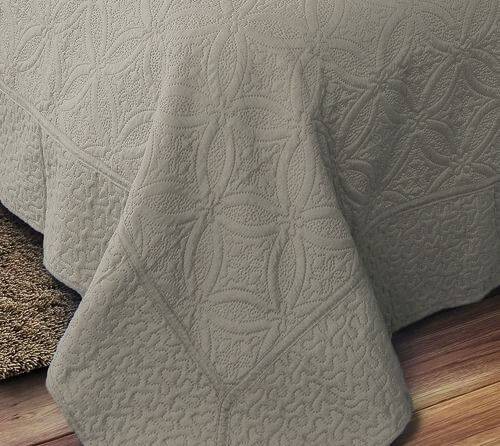 Kit 1 Colcha Queen Provence Microfibra Matelacê Ultrasonic + 2 Porta-Travesseiros 2,40 x 2,60m - Cinza