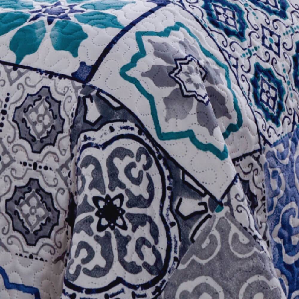 Kit 1 Cobre-leito Casal Bouti Microfibra Ultrasonic Estampada 2,20 x 2,40 m + 2 Porta-travesseiros - Zule Kit 1 Cobre-leito Casal Bouti Microfibra Ultrasonic Estampada 2,20 x 2,40 m + 2 Porta-travesseiros - Zule