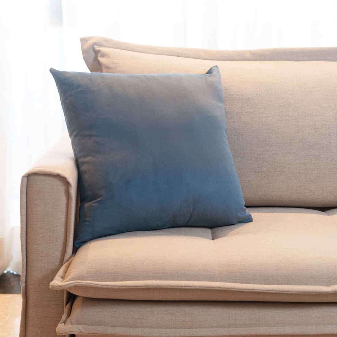 Kit 3 Almofadas Veludo Premium Decorativa Off White, Azul e Cinza Kit 3 Almofadas Veludo Premium Decorativa Off White, Azul e Cinza