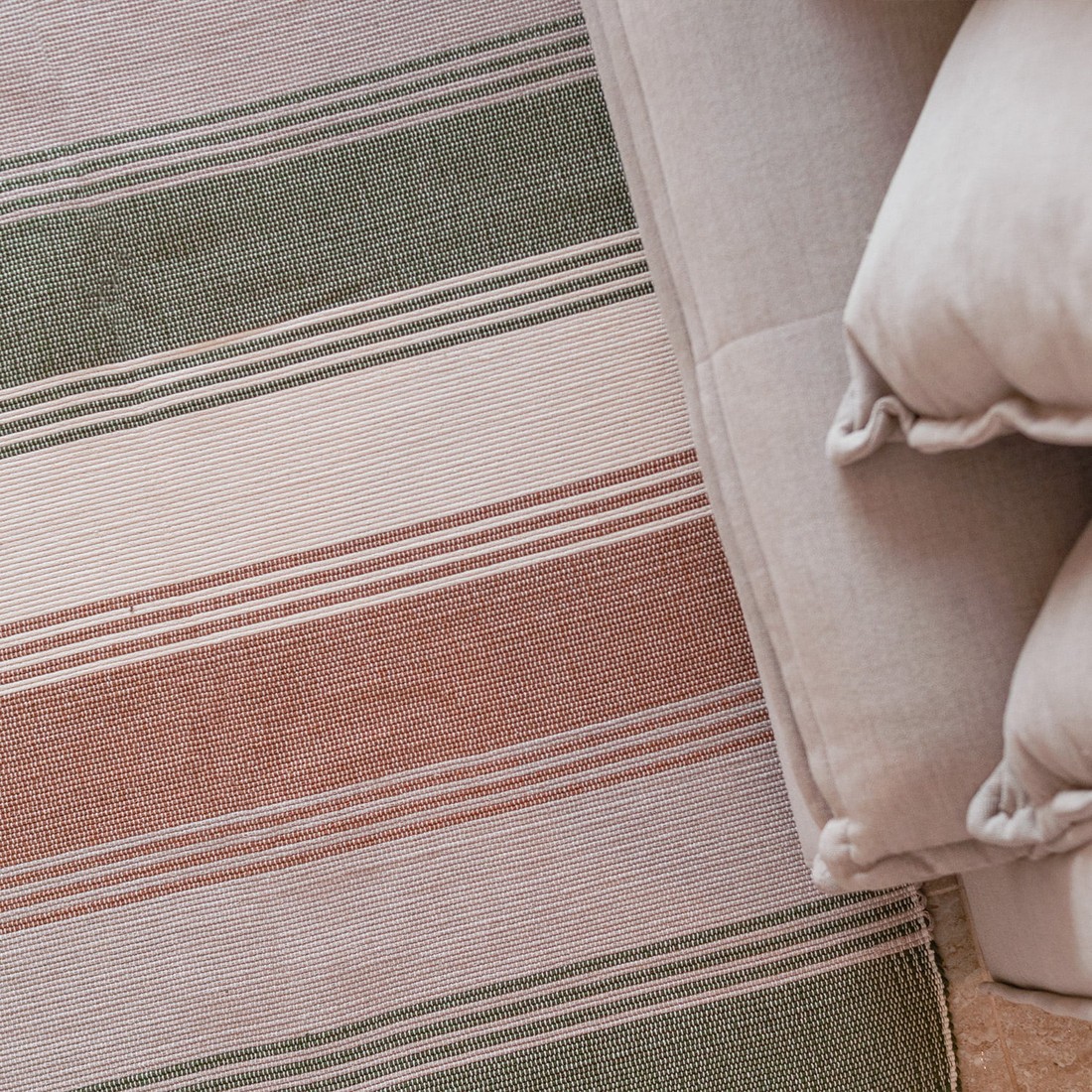 Tapete Artesanal Trama Basic de Sala Urban Listras Verde 150x250 Tapete Artesanal Trama Basic de Sala Urban Listras Verde 150x250