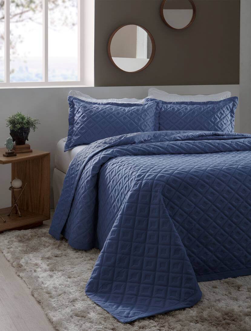 Kit 1 Colcha Queen Boutis Microfibra Ultrasonic + 2 Porta-Travesseiros Marinho Kit 1 Colcha Queen Boutis Microfibra Ultrasonic + 2 Porta-Travesseiros Marinho