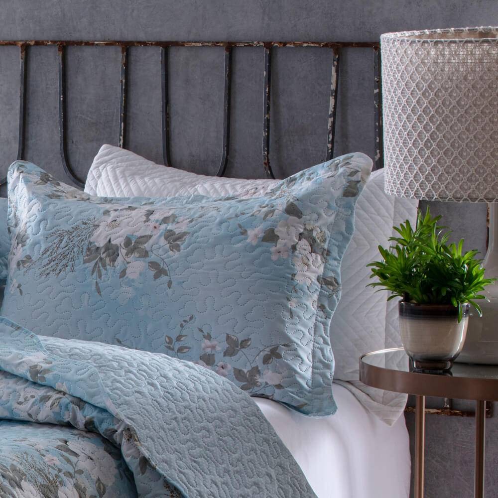 Kit  Cobre-leito Casal Bouti Microfibra Ultrasonic Estampada 2,20 x 2,40 m + 2 Porta-travesseiros - Marie