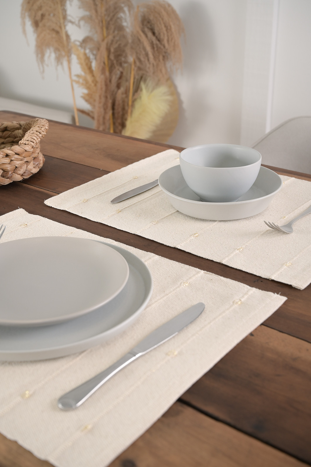 Jogo Americano Artesanal de 2 Peças 32cm x 45cm Jamal Cru e Dourado Jogo Americano Artesanal de 2 Peças 32cm x 45cm Jamal Cru e Dourado