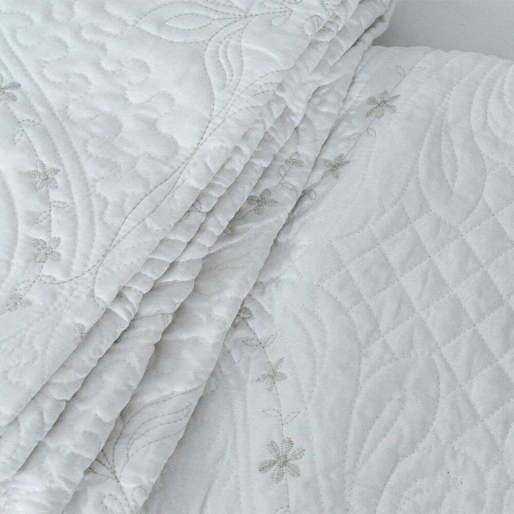 Kit Colcha Cobre Leito Casal Microfibra Dupla face com Porta-travesseiros Arabesque Areia