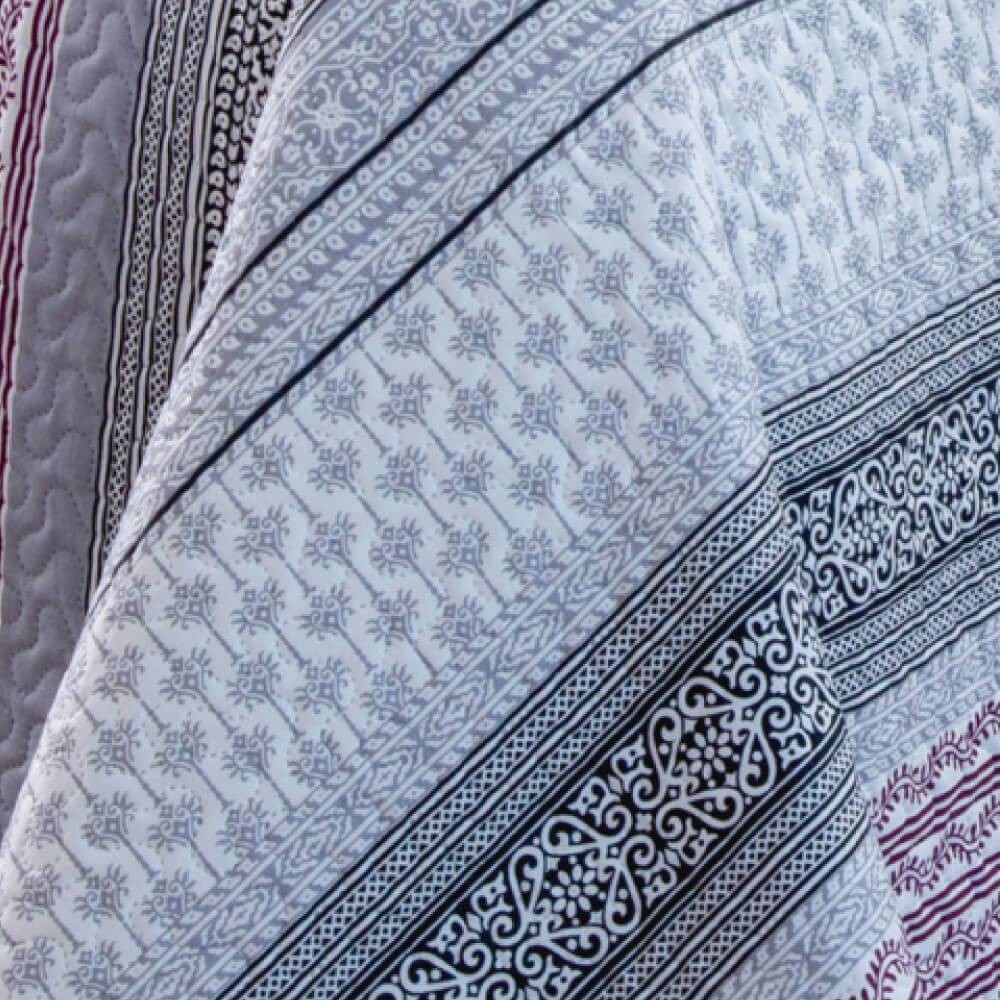 Kit 1 Cobre-leito Queen Bouti Microfibra Ultrasonic Estampada 2,40 x 2,60 m + 2 Porta-travesseiros - Yonara Kit 1 Cobre-leito Queen Bouti Microfibra Ultrasonic Estampada 2,40 x 2,60 m + 2 Porta-travesseiros - Yonara