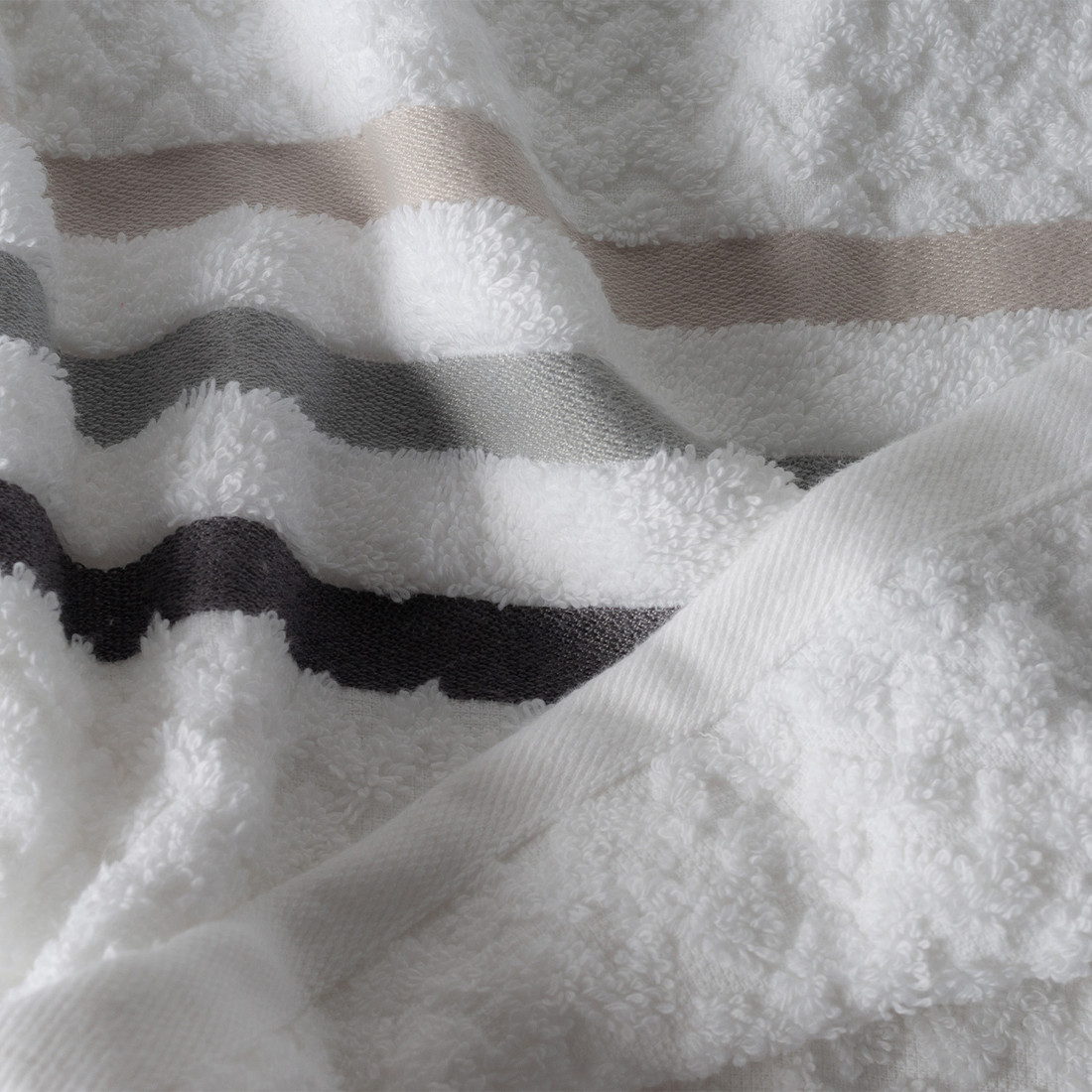 Jogo de Toalha 4 Peças Trento - Branco e Marinho Jogo com Banhão Jogo de Toalha 4 Peças Trento - Branco e Marinho Jogo com Banhão