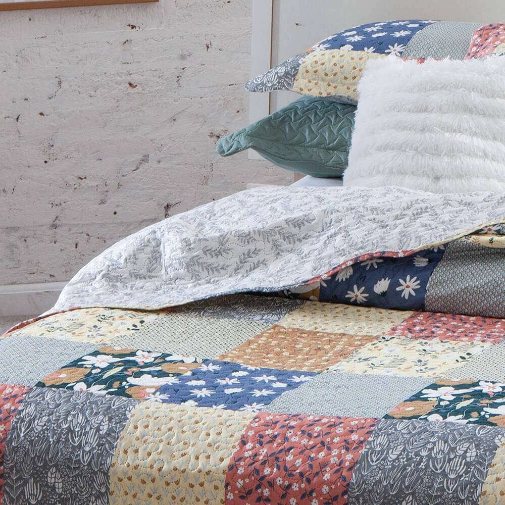 Kit 1 Cobre Leito Colcha King 3 Peças Bouti Matelassê e 2 Porta Travesseiros - Katarina Kit 1 Cobre Leito Colcha King 3 Peças Bouti Matelassê e 2 Porta Travesseiros - Katarina