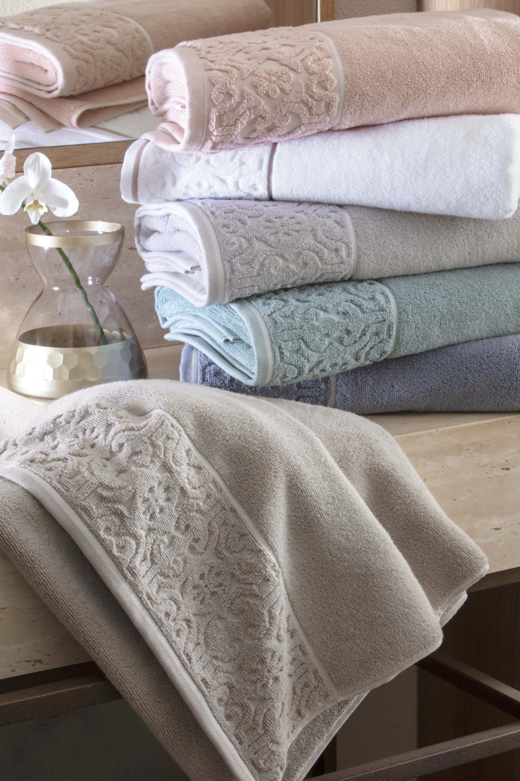 Jogo de Toalha Banhão 500g 4 peças Super Soft Zero Twist Arabesco - Bege e Cinza Jogo de Toalha Banhão 500g 4 peças Super Soft Zero Twist Arabesco - Bege e Cinza