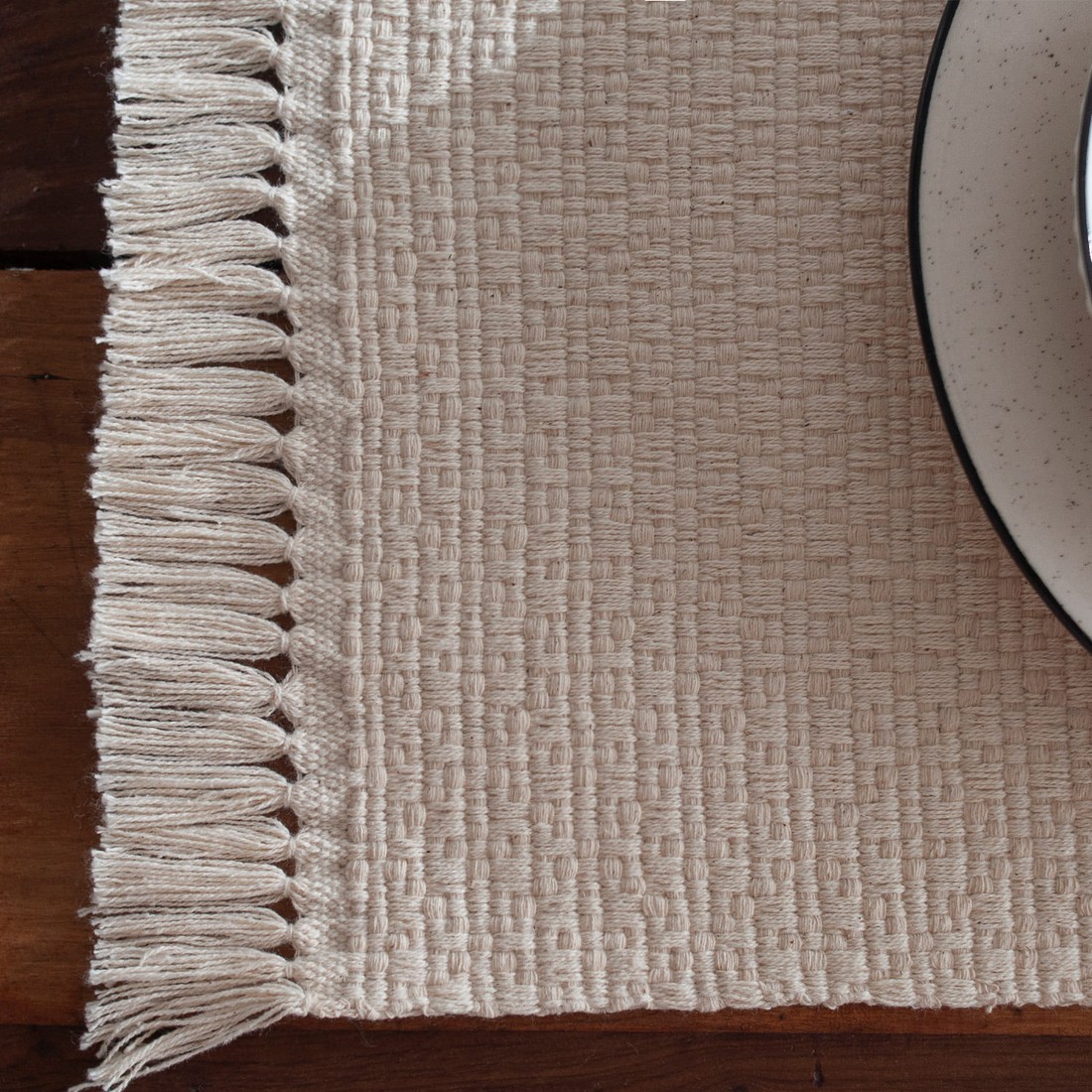 Jogo Americano Artesanal de 2 Peças 32cm x 45cm Coroa Crú Jogo Americano Artesanal de 2 Peças 32cm x 45cm Coroa Crú