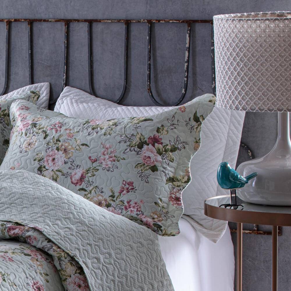 Kit  Cobre-leito Queen Bouti Microfibra Ultrasonic Estampada 2,40 x 2,60 m + 2 Porta-travesseiros - Amelia