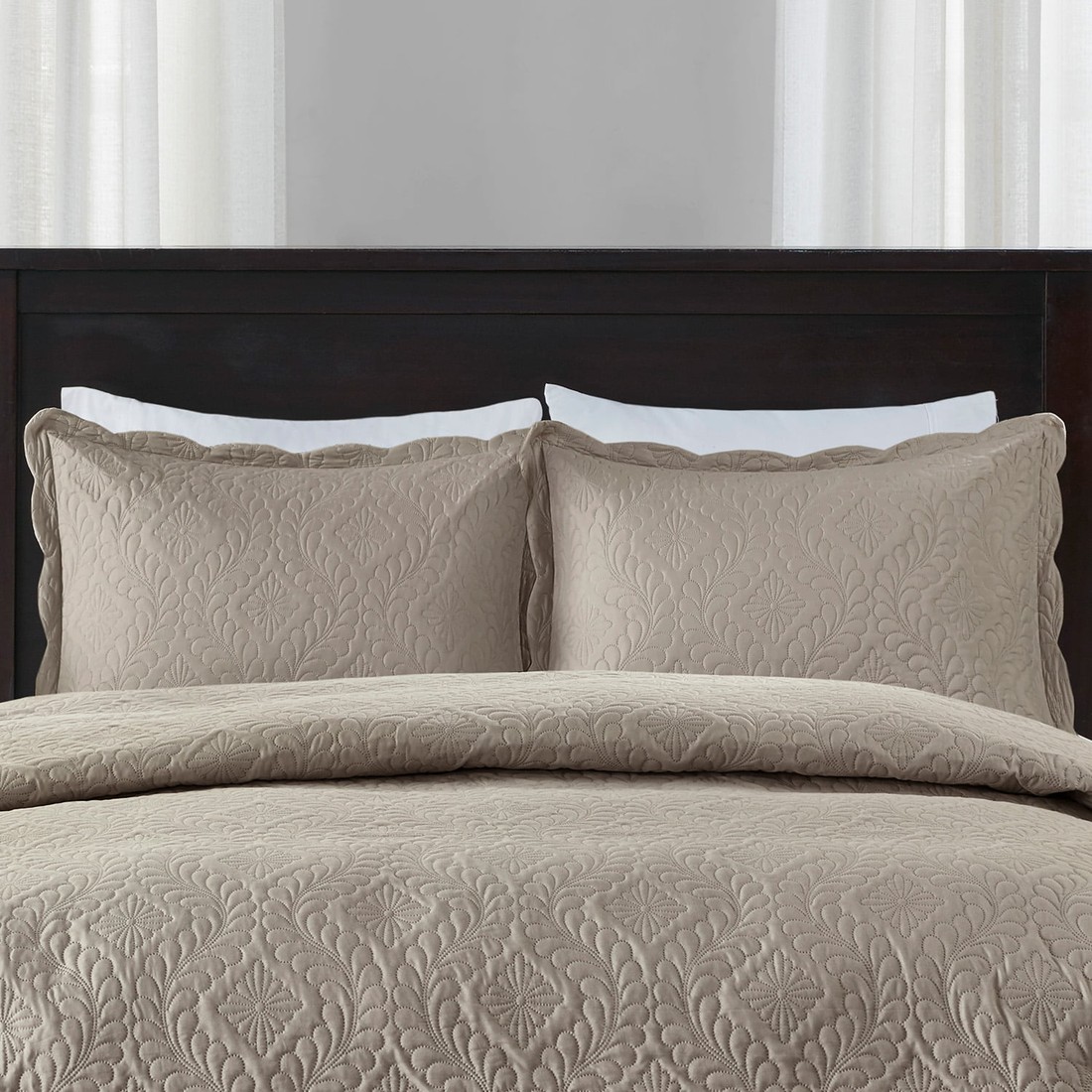 Kit 2 Porta Travesseiros Matelasse 150 Fios Microfibra 70x50cm com Aba Americana Elegance Fendi Kit 2 Porta Travesseiros Matelasse 150 Fios Microfibra 70x50cm com Aba Americana Elegance Fendi