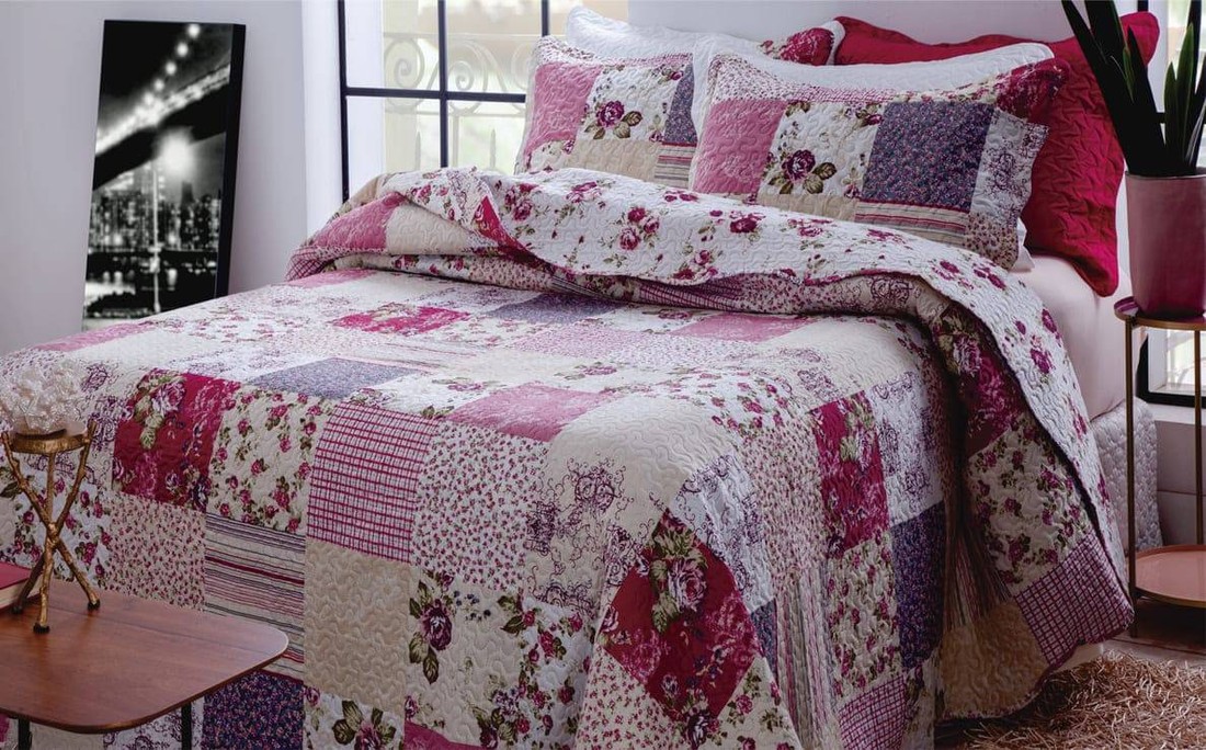 Kit 1 Cobre-leito Queen Bouti Microfibra Ultrasonic Estampada 2,40 x 2,60 m + 2 Porta-travesseiros -Cris Kit 1 Cobre-leito Queen Bouti Microfibra Ultrasonic Estampada 2,40 x 2,60 m + 2 Porta-travesseiros -Cris