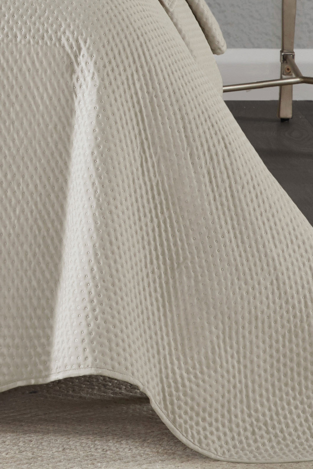 Kit Cobre leito Colcha Casal 3 Peças Bouti Microfibra Dots - Bege Kit Cobre leito Colcha Casal 3 Peças Bouti Microfibra Dots - Bege