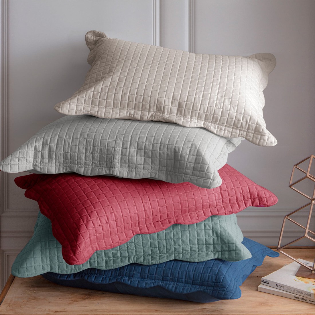 Kit 2 Porta Travesseiros Matelasse 150 Fios Microfibra 70x50cm com Aba Americana Quad Vermelho Kit 2 Porta Travesseiros Matelasse 150 Fios Microfibra 70x50cm com Aba Americana Quad Vermelho