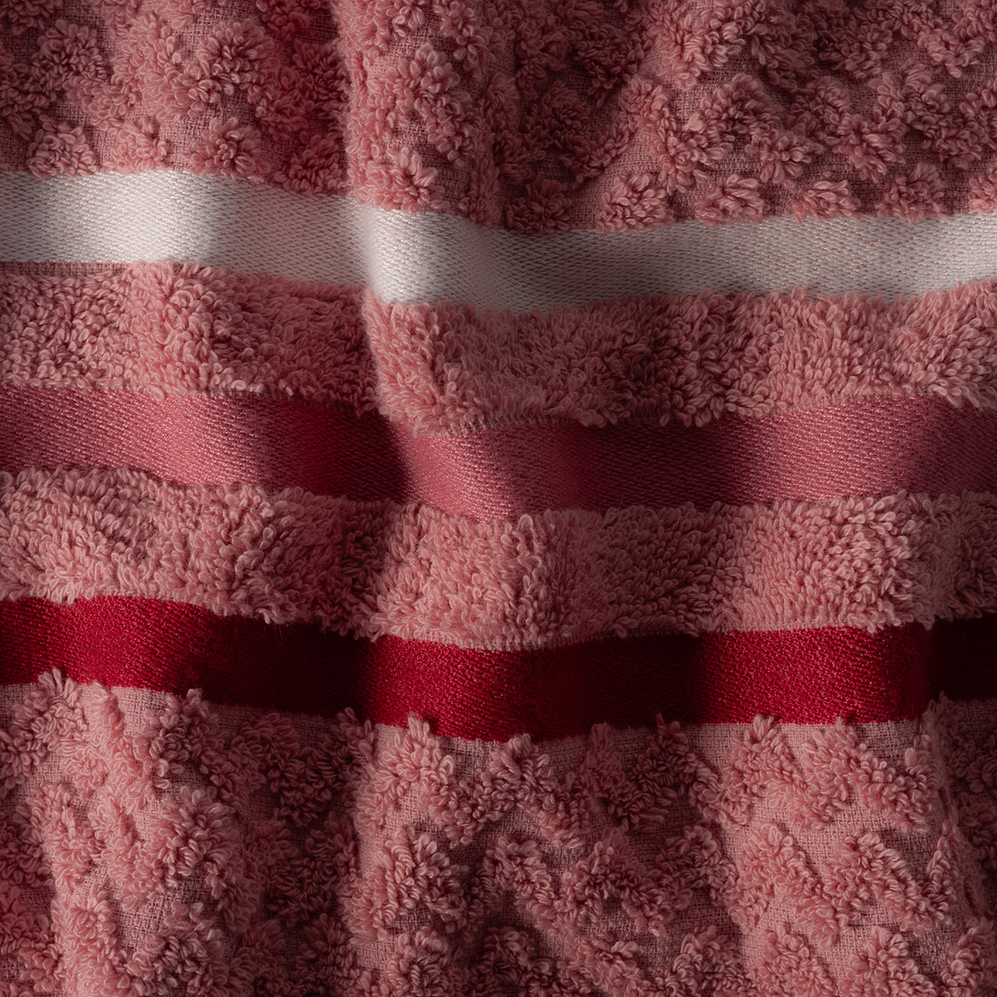 Jogo de Toalha 4 Peças Trento - Branco e Rosa Jogo com Banhão Jogo de Toalha 4 Peças Trento - Branco e Rosa Jogo com Banhão