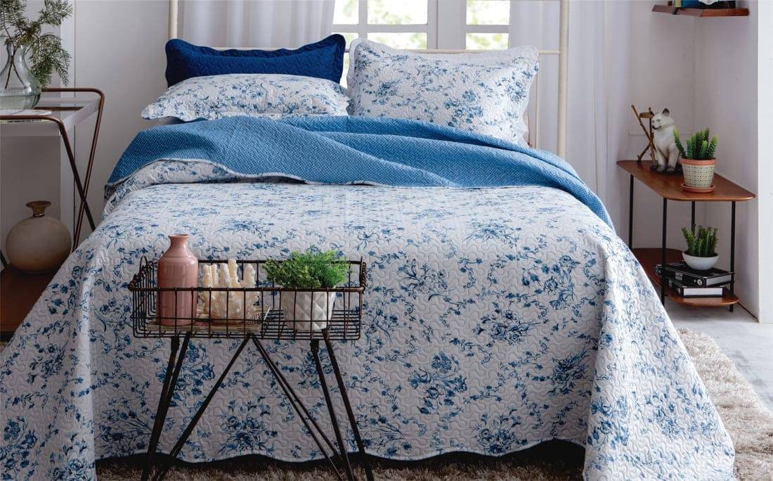 Kit  Cobre-leito Casal Bouti Microfibra Ultrasonic Estampada 2,20 x 2,40 m + 2 Porta-travesseiros - Catarina