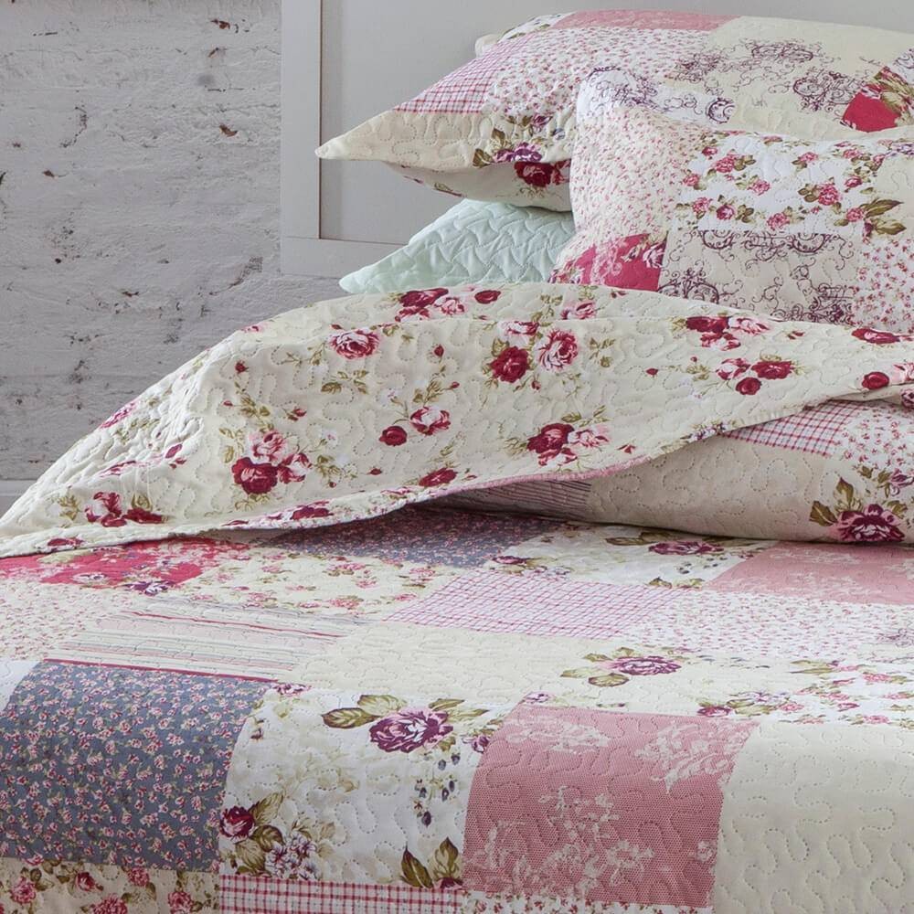 Kit 3 Peças Cobre leito Casal Bouti Microfibra Ultrasonic Estampada + 2 Porta-travesseiros - Elza Kit 3 Peças Cobre leito Casal Bouti Microfibra Ultrasonic Estampada + 2 Porta-travesseiros - Elza