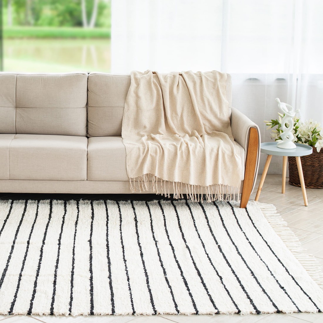 Tapete Artesanal Peludo Basic Scandinavo Cru com Listras Pretas 2,00x2,90 Tapete Artesanal Peludo Basic Scandinavo Cru com Listras Pretas 2,00x2,90