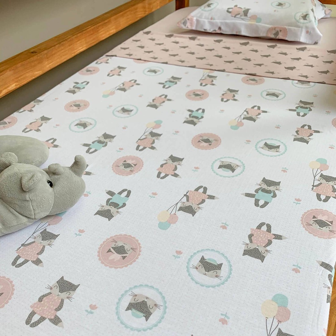 Jogo de Lençol para Berço de 3 Peças Fio Penteado Contos de Cordel - Atlântica Jogo de Lençol para Berço de 3 Peças Fio Penteado Contos de Cordel - Atlântica