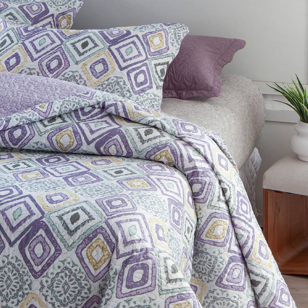 Kit 1 Cobre Leito Colcha King 3 Peças Bouti Matelassê e 2 Porta Travesseiros - Violet Kit 1 Cobre Leito Colcha King 3 Peças Bouti Matelassê e 2 Porta Travesseiros - Violet