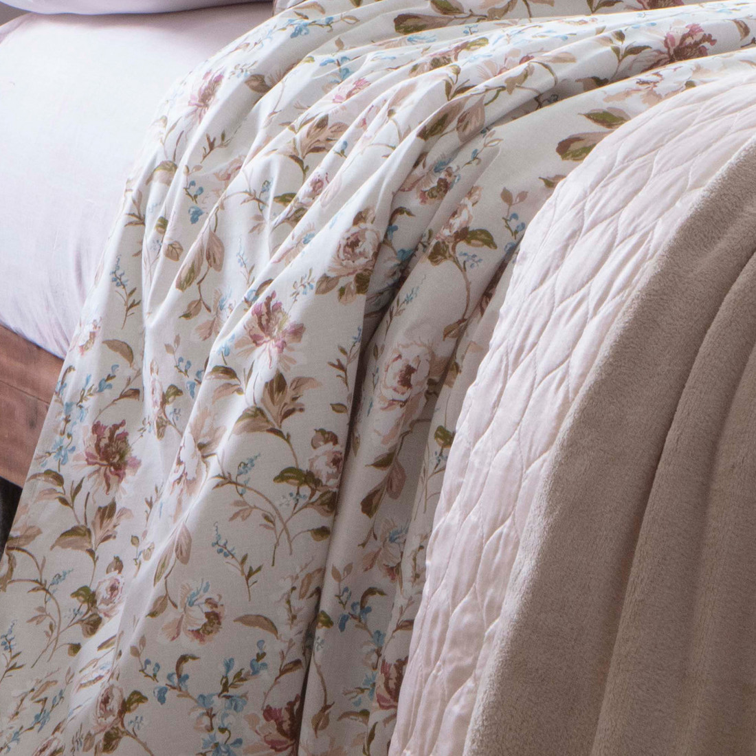 Jogo de Cama Queen 4 Peças 150 Fios 100% Algodão - Aurora Jogo de Cama Queen 4 Peças 150 Fios 100% Algodão - Aurora