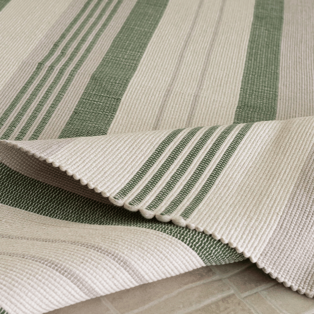 Tapete Artesanal Trama Basic para Sala Listras Verde - Edição Limitada 1,50x2,80