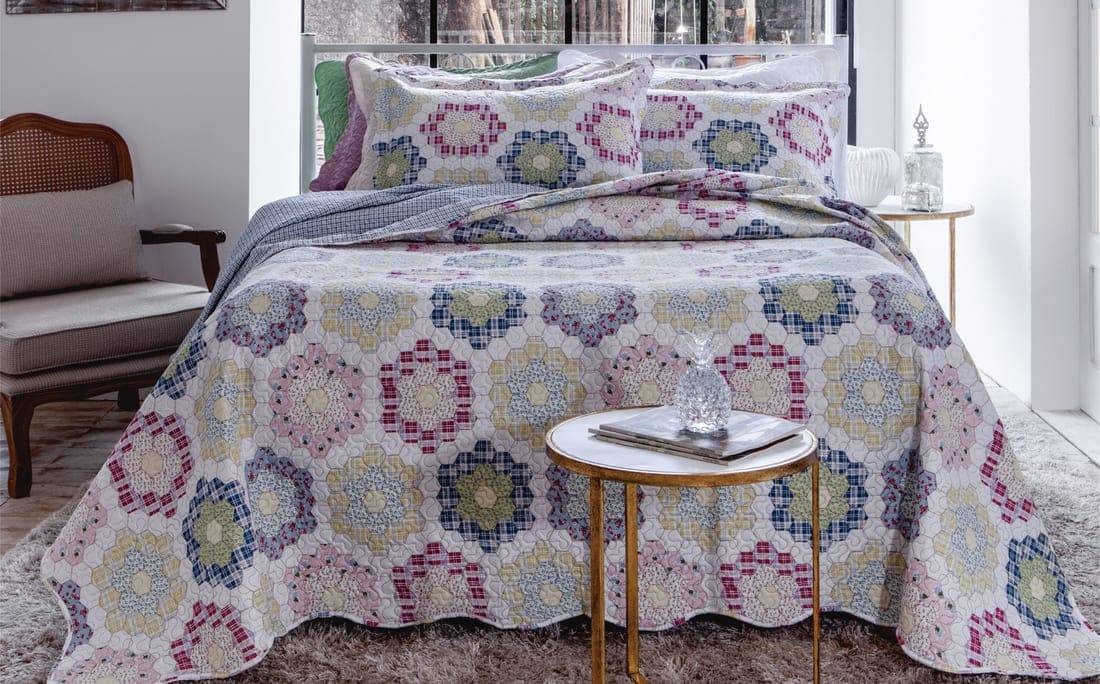 Kit  Cobre-leito Queen Bouti Microfibra Ultrasonic Estampada 2,40 x 2,60 m + 2 Porta-travesseiros - Gaby