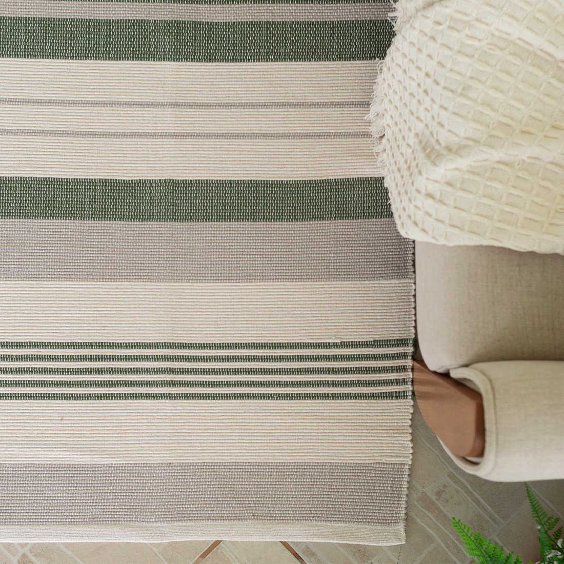 Tapete Artesanal Trama Basic para Sala Listras Verde - Edição Limitada 2,00x2,50 Tapete Artesanal Trama Basic para Sala Listras Verde - Edição Limitada 2,00x2,50