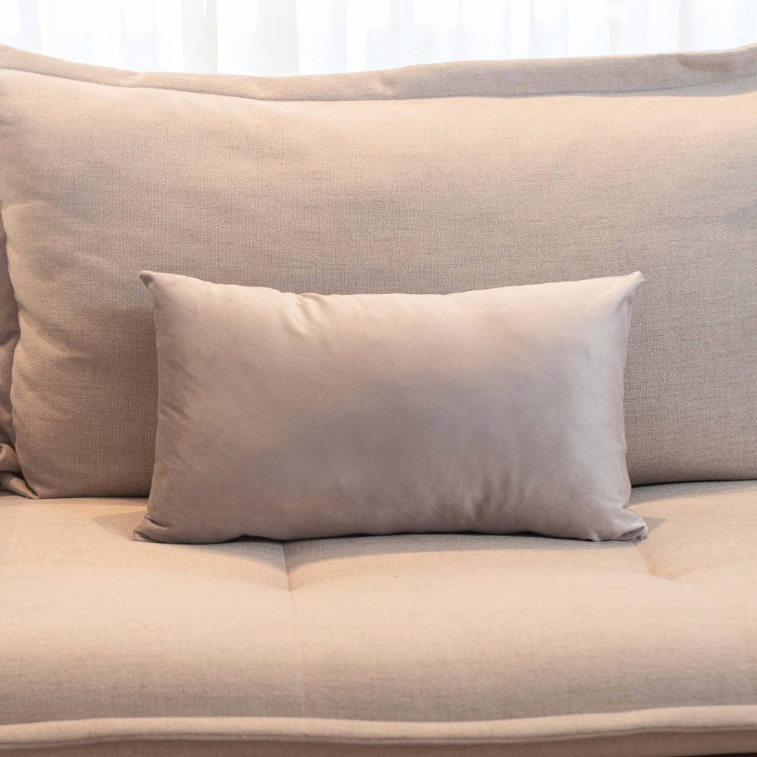 Kit 3 Almofadas Veludo Premium Decorativa Off White, Azul e Cinza Kit 3 Almofadas Veludo Premium Decorativa Off White, Azul e Cinza