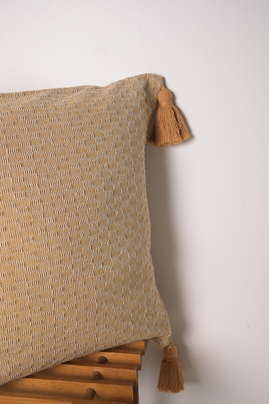 Capa de Almofada Mesclada Caramelo com Pompom Capa de Almofada Mesclada Caramelo com Pompom