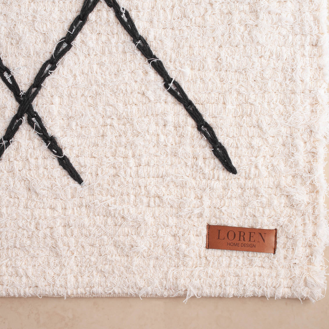 Tapete Artesanal Peludo Bordado Cru 50cm x 70cm