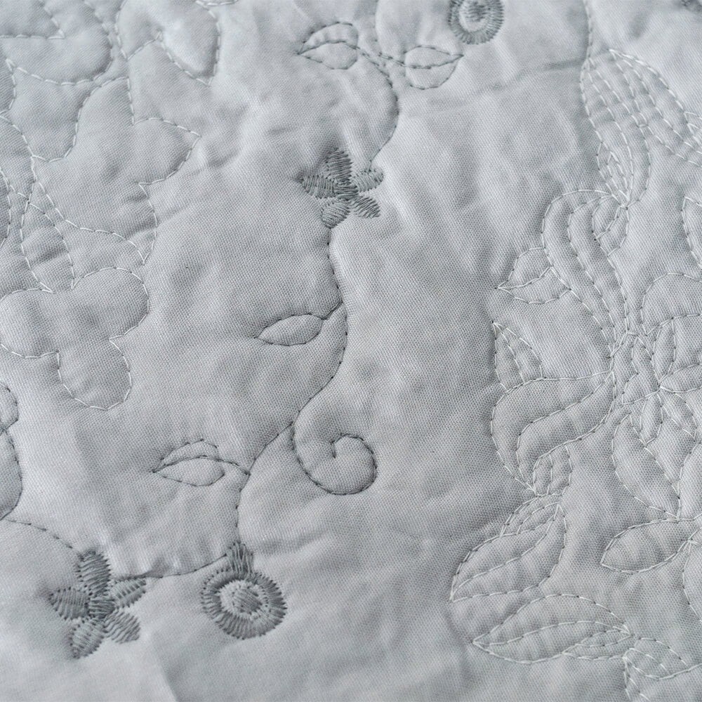 Kit Colcha Cobre Leito Queen Microfibra Dupla face com Porta-travesseiros Dessin Cinza